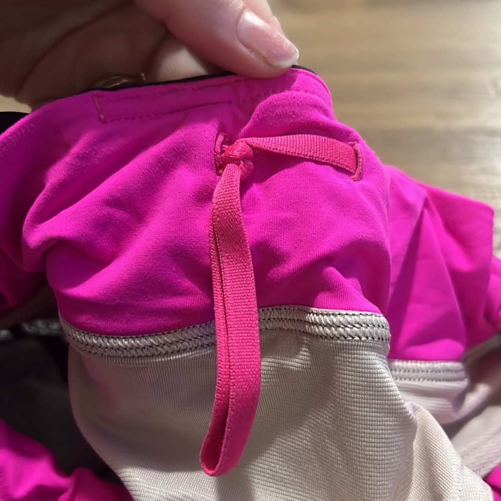 Lululemon shorts size 4 - Picture 5 of 6